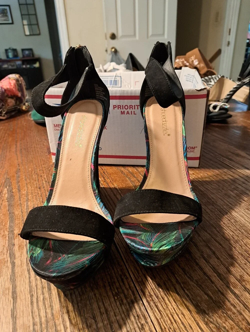 ShoeDazzle Ebani Tropical Print Platform Wedge Sandals Heels Black Size 11